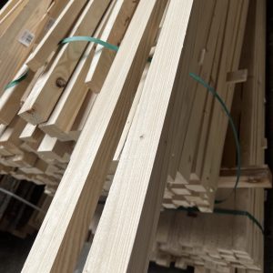 Įvairūs eglės medienos tašeliai, 38x62x2400